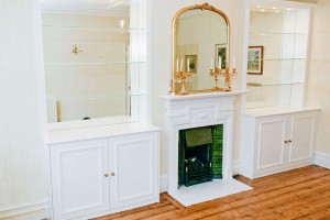 Alcove units with mirrors